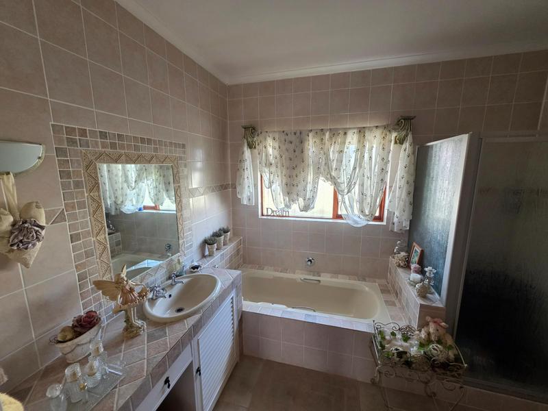 4 Bedroom Property for Sale in Gansbaai Central Western Cape